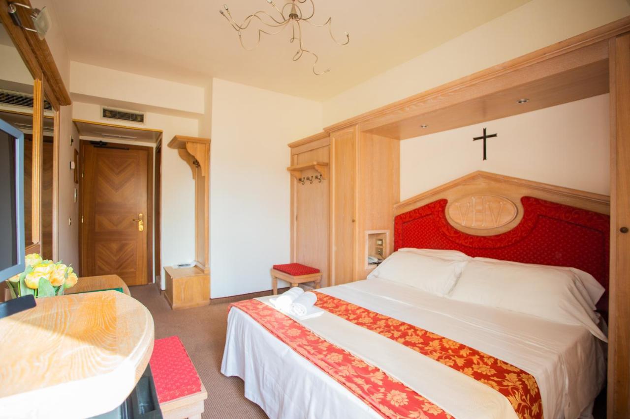 Hotel Villa Verde Rivotorto Bagian luar foto