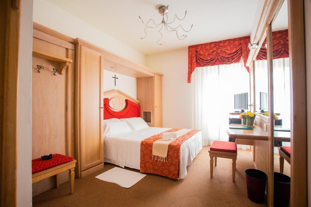 Hotel Villa Verde Rivotorto Bagian luar foto